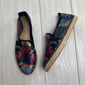 Fabiolas Black Floral Embroidered Handcrafted Espadrille Slip On Flats Size 10